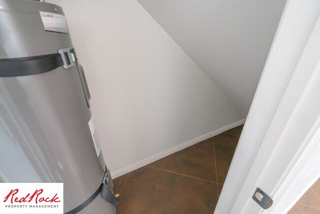 Building Photo - 3 Bedroom Two-Story Home Near Scenic Trails