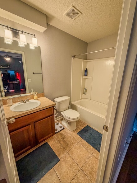 Building Photo - 209 Leese Dr