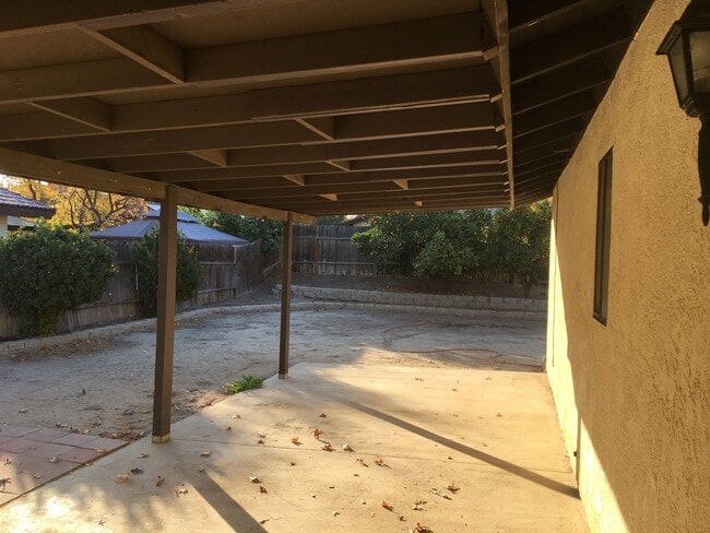 Building Photo - House