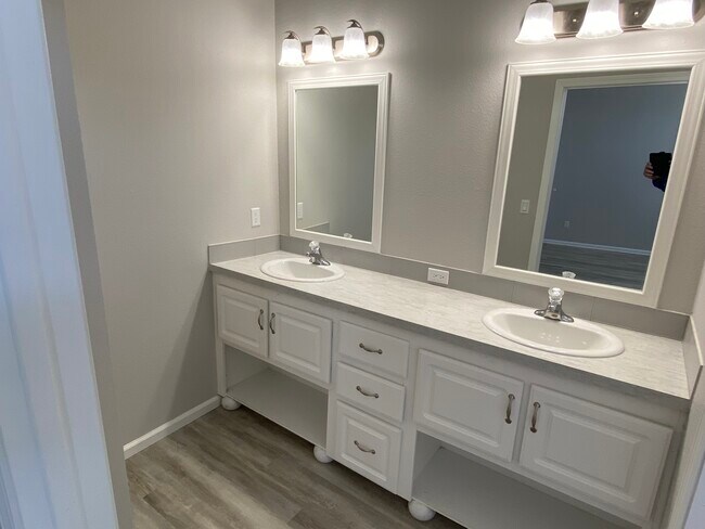 Building Photo - 39248 US Hwy 19 N