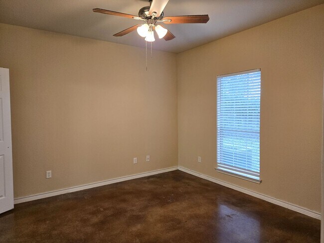 Building Photo - Robinson Townhome