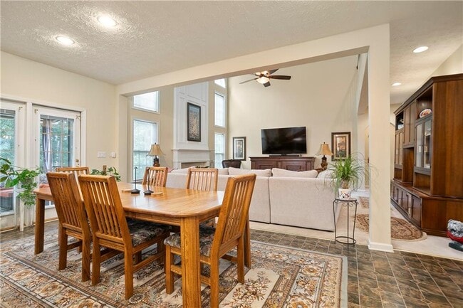 Building Photo - 130 S Links Dr