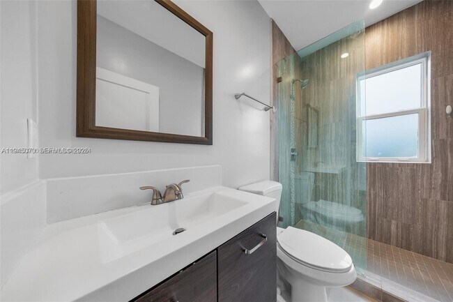 Building Photo - 1020 SW 23rd Ave