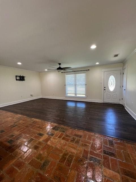 Building Photo - 215 Tavares Dr