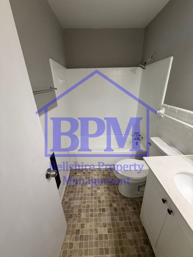 Building Photo - Budget-Friendly 2 Bed, 1 Bath Apartment – ...