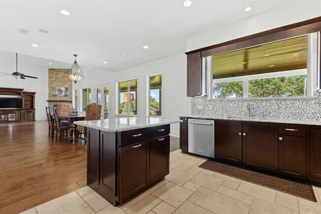 Building Photo - 1124 County Rd 301