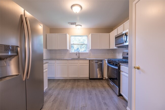 Building Photo - 10223 Revelstoke Dr