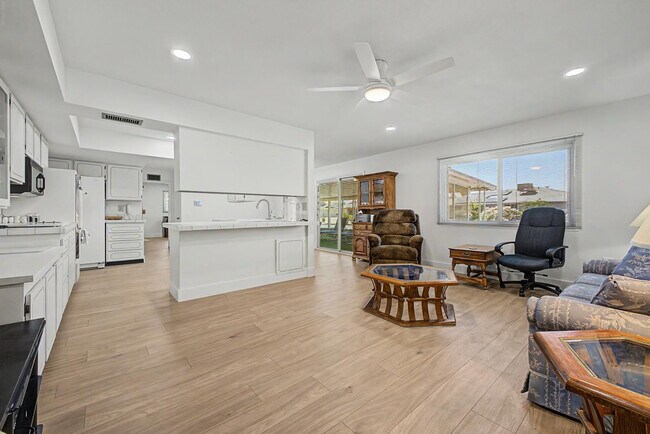 Building Photo - 13222 W Kodiak Dr