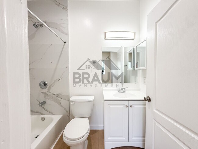 Building Photo - 10849 Fruitland Dr