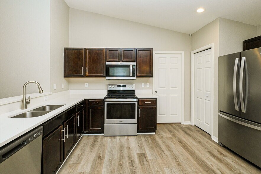 Building Photo - 6724 Bayston Hill Pl