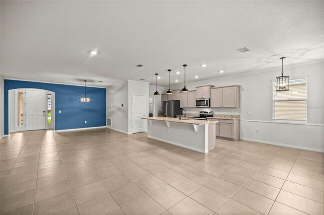 Building Photo - 8810 SW 63rd Ave