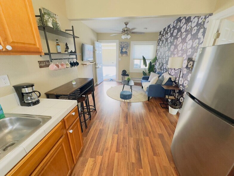 Building Photo - 2314 Bonar St