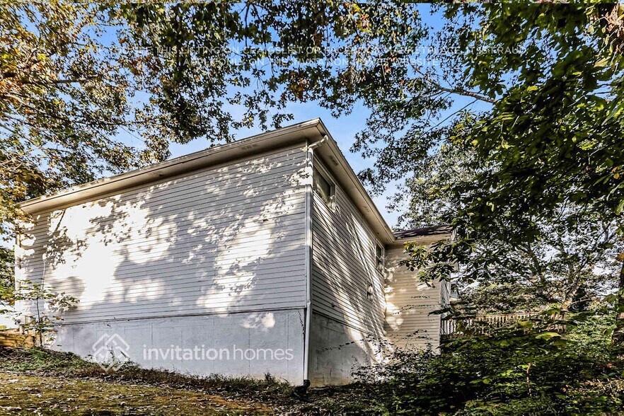 Building Photo - 2205 Thicket Ct