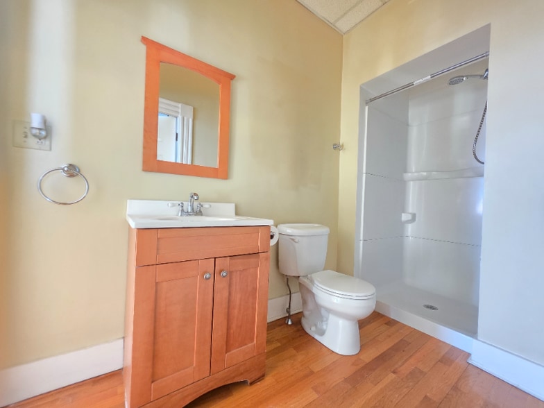 Building Photo - 128 Hammond St