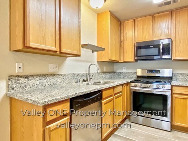 Building Photo - 1180 E Monte Vista Ave