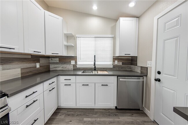 Building Photo - 517 Crony Ave