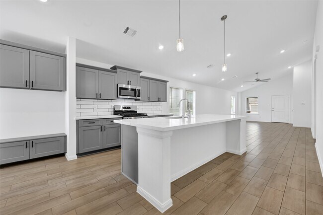 Building Photo - 8043 Cypress Bonsai Dr