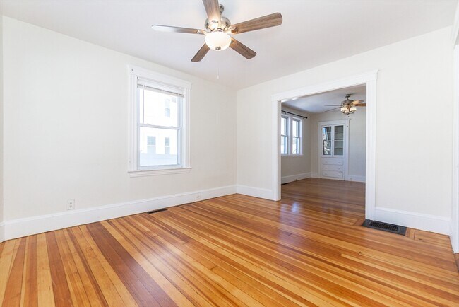 Building Photo - 359 Concord St