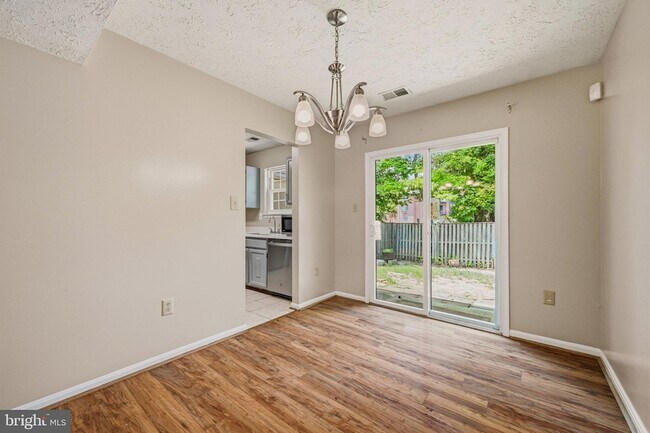 Building Photo - 16 Meadowside Ct