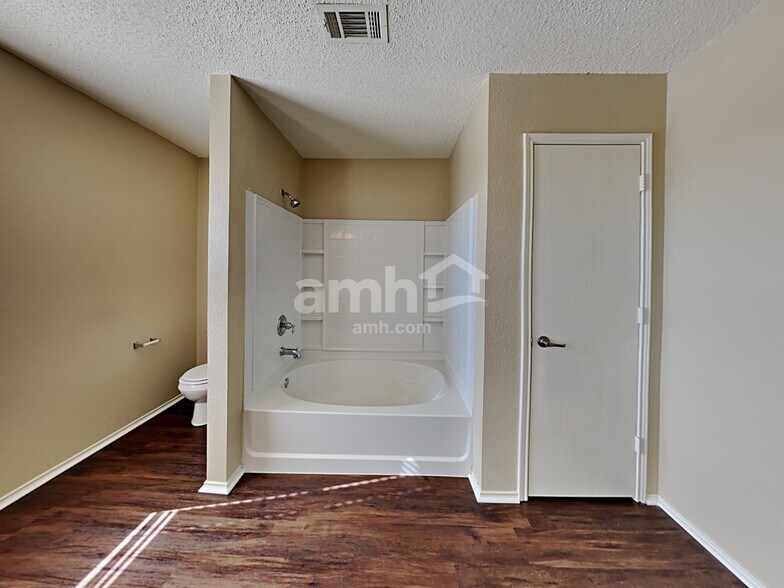 Building Photo - 1706 Santa Fe Trl