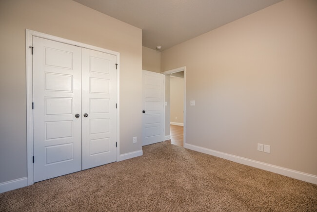 Building Photo - 600 Trellis Square