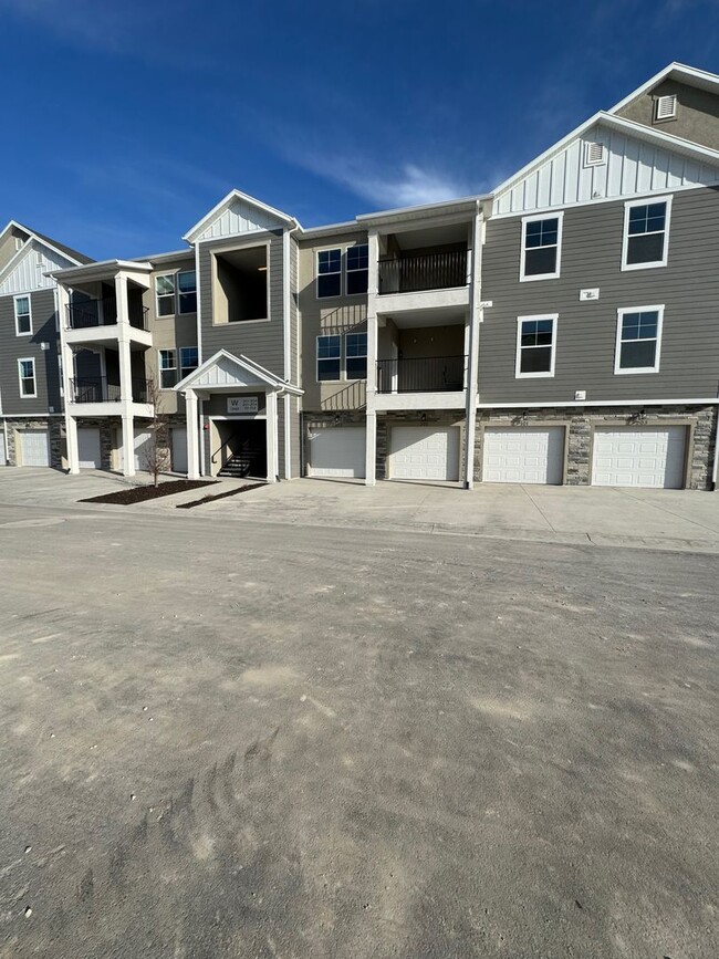 Building Photo - 3 bed/2bth 1 car Garage!!!