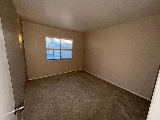 Building Photo - Refinished 4 by 2.5 Avondale Home - Corner...