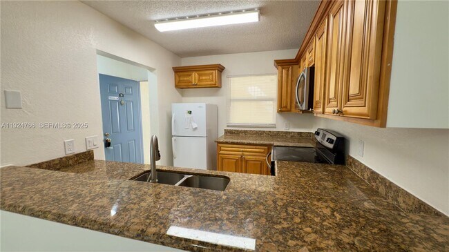 Building Photo - 1455 Lake Crystal Dr