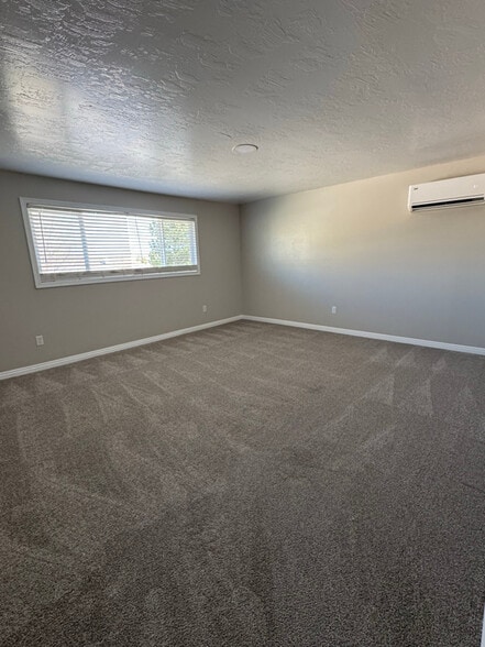 Building Photo - 833 W 350 S