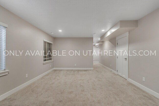 Building Photo - 1638 E Aspen Loop