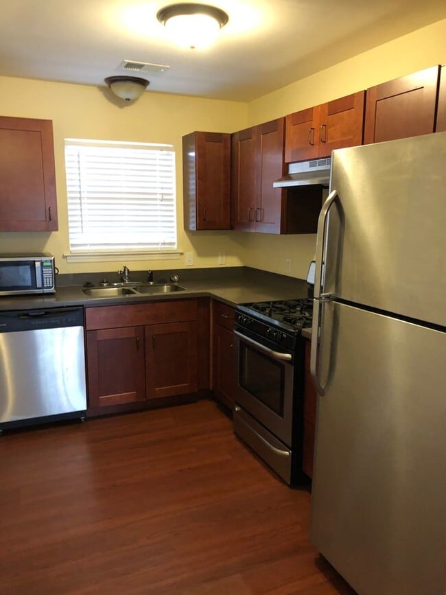 Building Photo - Ash Street (1028)