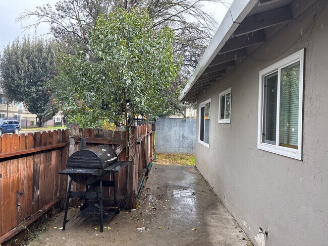 Building Photo - 828 Astor Dr