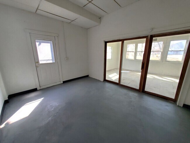 Building Photo - FOR RENT- Large UNIQUE open layout single ...