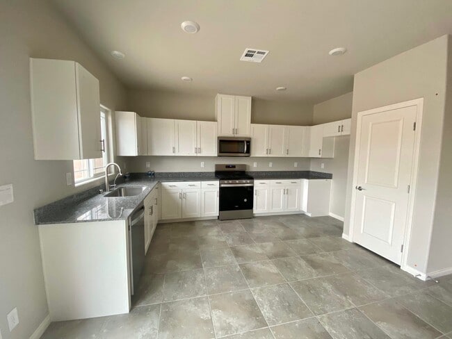 Building Photo - 3816 Antilia Ave