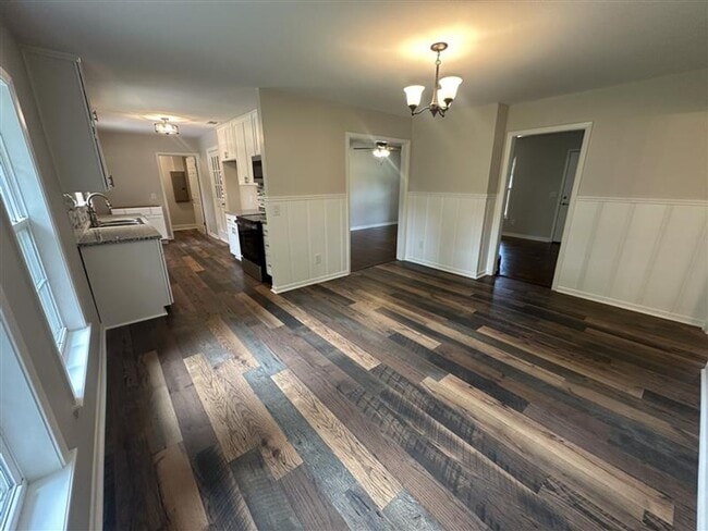 Building Photo - 2533 Chelsea Dr