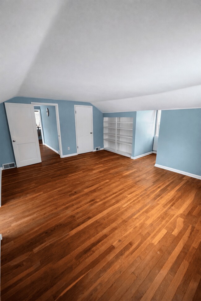 Building Photo - 4933 N Parma Rd