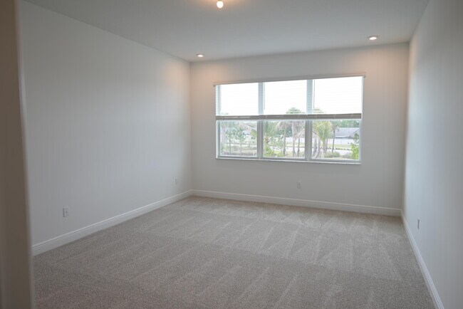 Building Photo - 3599 NW Solange Ct