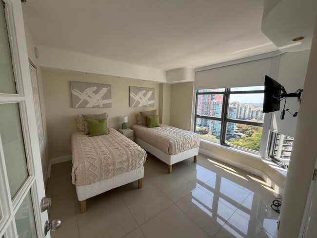 Building Photo - 3530 Mystic Pointe Dr