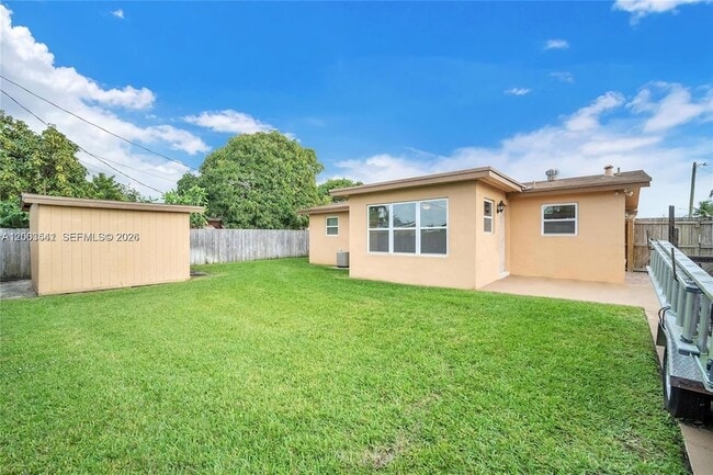 Building Photo - 2825 SW 5th St