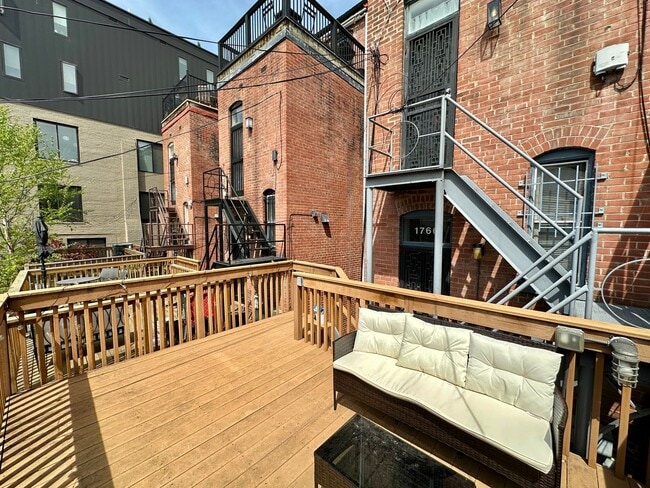 Building Photo - Dupont's Tree Lined Church Street 2 bedroom/1Bath Condo with Deck and Parking!