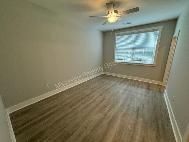 Building Photo - 3BD/3.5BA - UNIT @ THE RESERVE