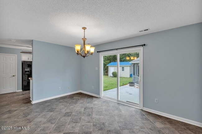 Building Photo - 304 Woody Way