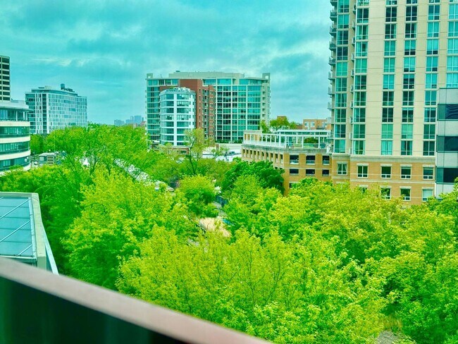 Building Photo - 1720 Maple Ave