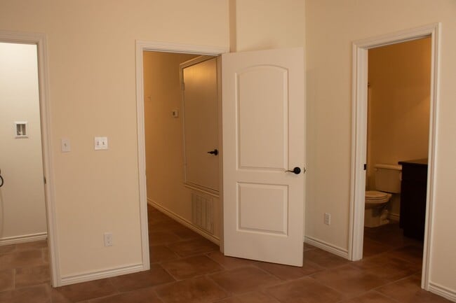 Building Photo - Spring Break Special - Move in NOW!!! and stay one month free