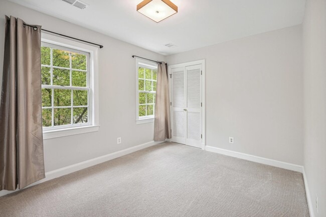 Building Photo - 3525 Williamsburg Ln NW