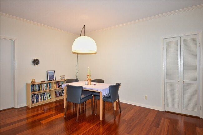 Building Photo - 2425 Underwood St