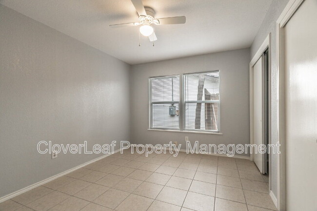Building Photo - 1002 Sumner Dr