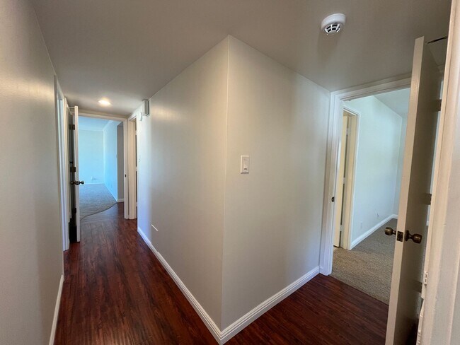 Building Photo - MOVE IN READY 3+2 home in Northridge w/RV access, appliances included + central HVAC!