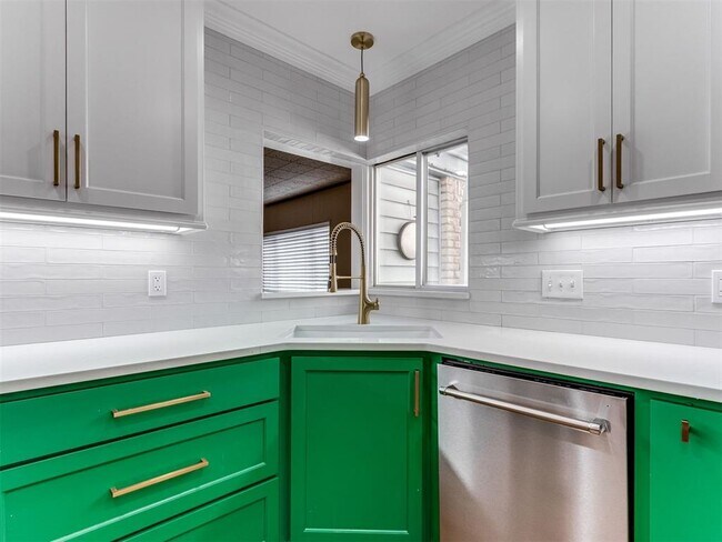 Building Photo - 2933 Cummings Dr