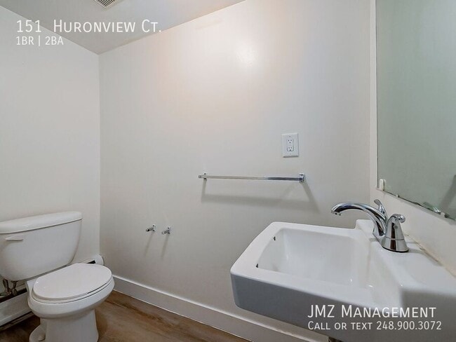 Building Photo - 151 Huronview Ct